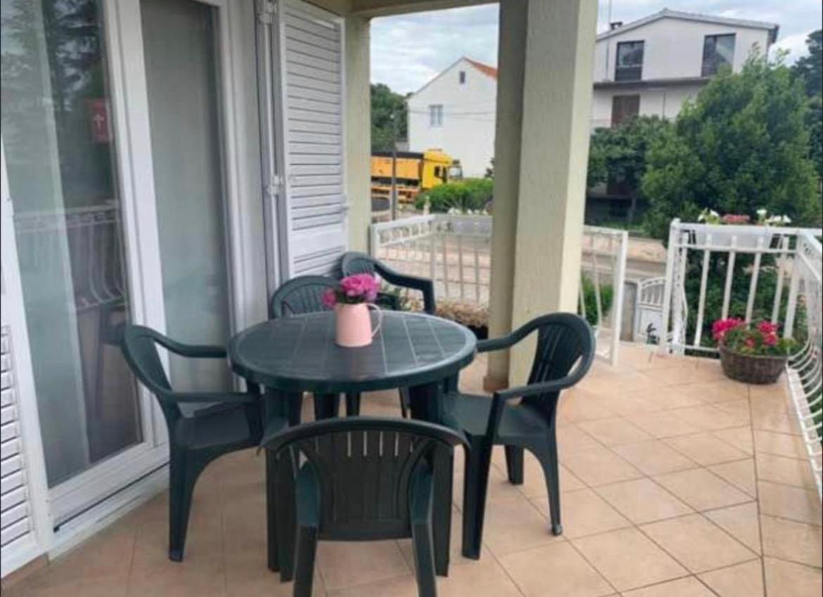 Apartman Kurtov Apartment ปาโกชตาเน ภายนอก รูปภาพ